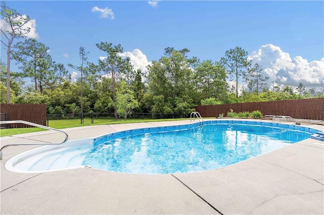 view of swimming pool