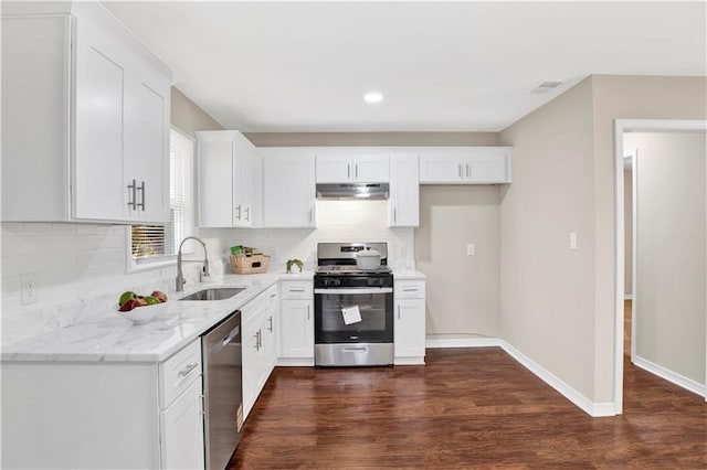 113 Hilltop Dr E, Mobile, AL 36608 - kitchen with appliances with stainless steel finishes, a sink, under cabinet range hood, decorative backsplash, and recessed lighting
