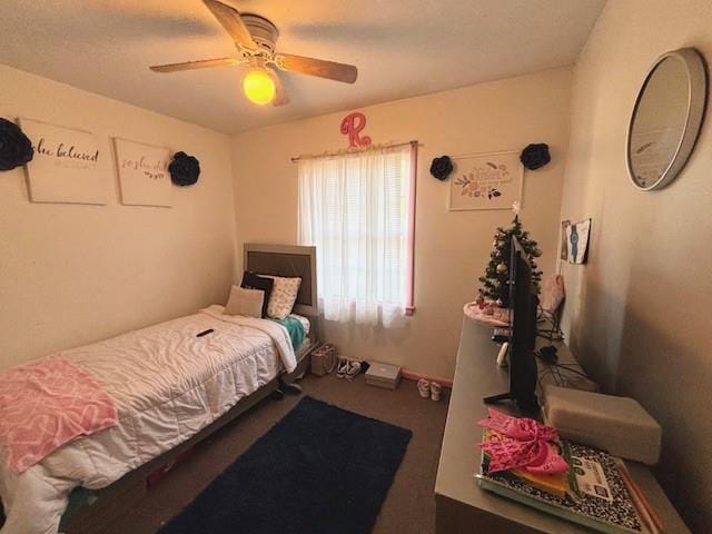 bedroom with ceiling fan