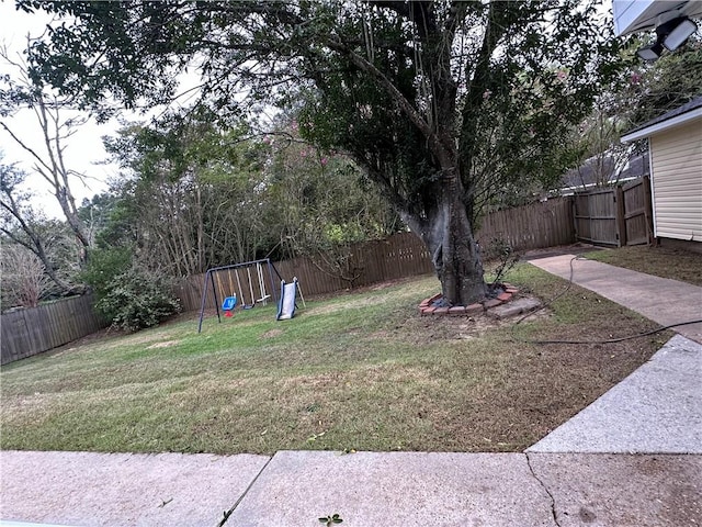 view of yard with a patio