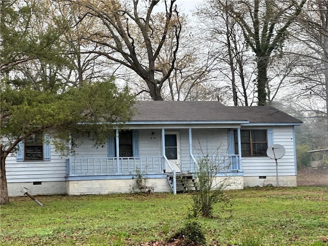 view of front of house with covered porch and a front yard