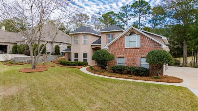 view of front of home featuring a front lawn