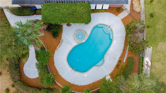 view of swimming pool