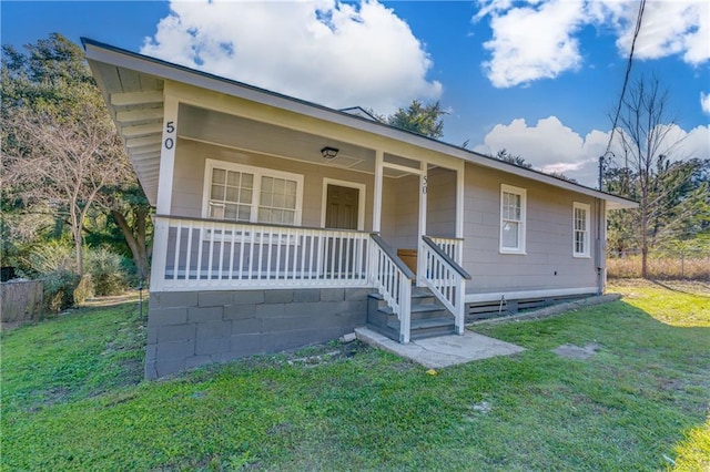 view of front facade with a porch and a front lawn