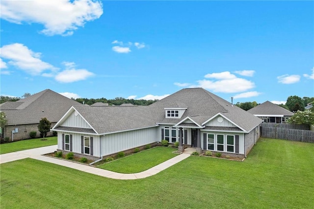 craftsman-style house featuring a front lawn