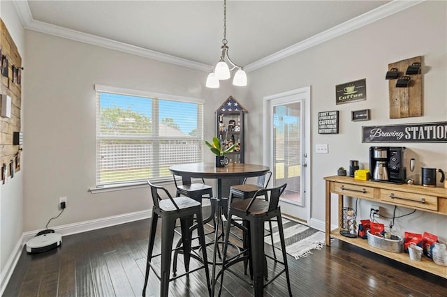 dining area featuring a notable chandelier, dark hardwood / wood-style floors, and crown molding