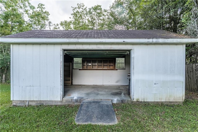 view of outdoor structure with an outbuilding