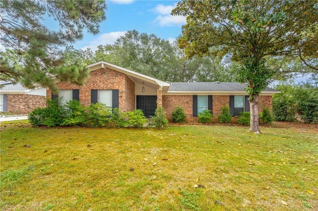 ranch-style house with a front yard