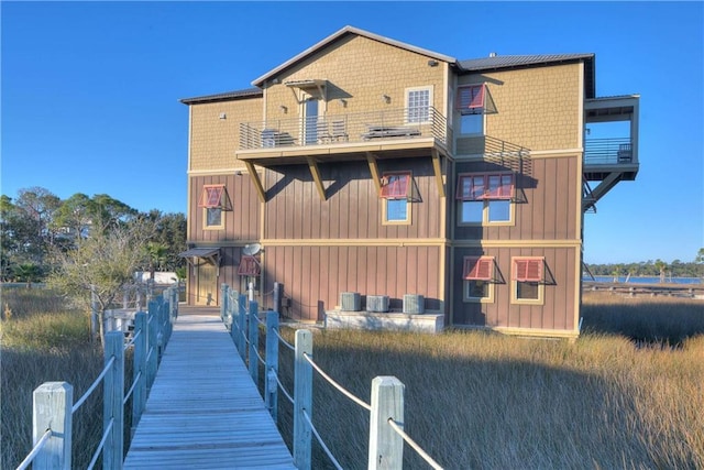 exterior space featuring a balcony