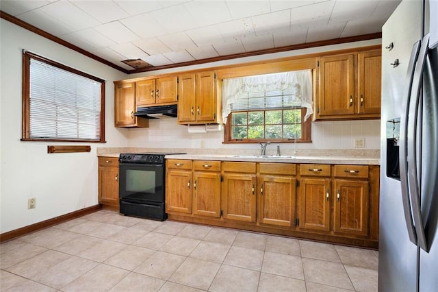 5405 Dogwood Ct, Mobile, AL 36693 - kitchen featuring stainless steel refrigerator with ice dispenser, black range with electric stovetop, under cabinet range hood, a sink, and crown molding