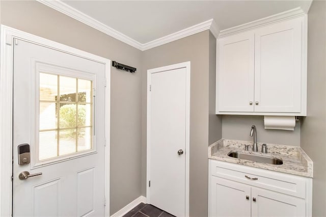 doorway with sink and crown molding