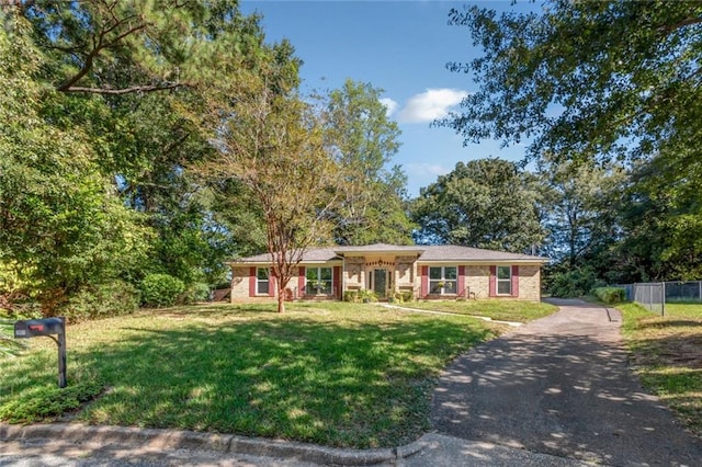 ranch-style house featuring a front lawn