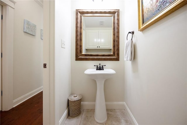 bathroom with baseboards