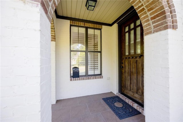 doorway to property with covered porch