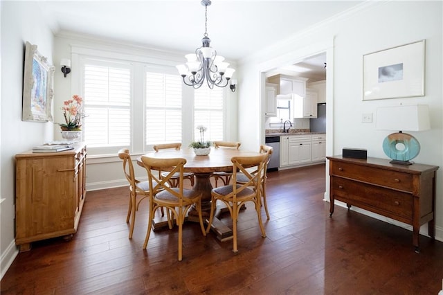 dining space featuring crown molding, a notable chandelier, dark wood-type flooring, and baseboards