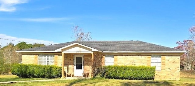 view of front of house with a front lawn