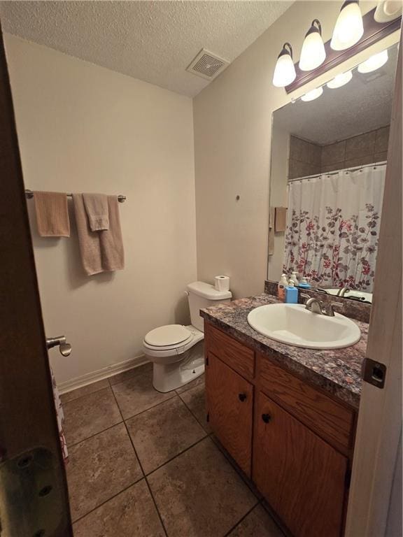 bathroom with toilet, tile patterned floors, a shower with curtain, vanity, and a textured ceiling