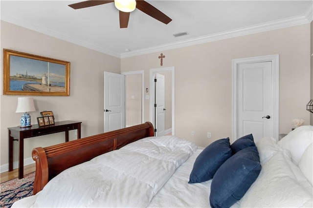 bedroom featuring hardwood / wood-style floors, crown molding, and ceiling fan