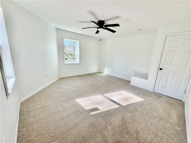 unfurnished room with carpet flooring and ceiling fan