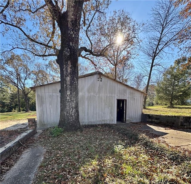 view of outbuilding