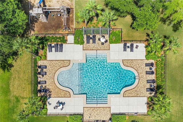 view of swimming pool