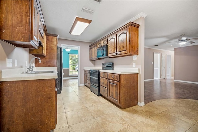 kitchen featuring ceiling fan, crown molding, sink, black appliances, and light hardwood / wood-style floors