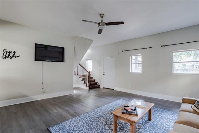 living room featuring dark wood-type flooring, plenty of natural light, and ceiling fan