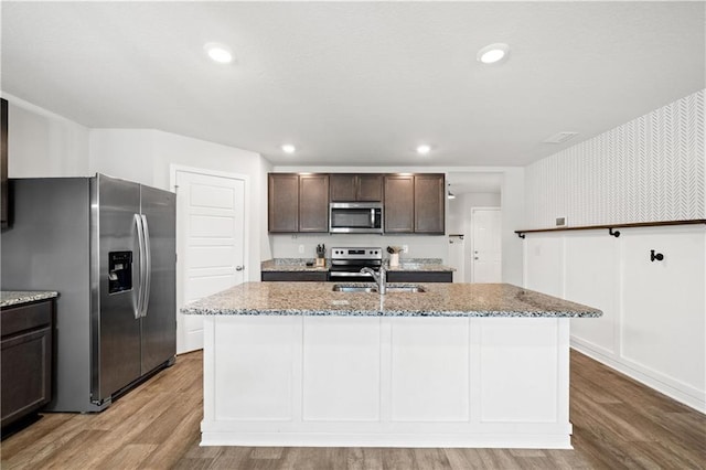 10520 Wales Ln, Spanish Fort, AL 36527 - kitchen featuring appliances with stainless steel finishes, a sink, dark brown cabinetry, light wood-type flooring, and recessed lighting
