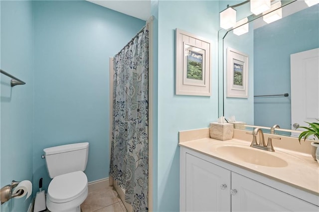 full bath with vanity, toilet, tile patterned floors, baseboards, and curtained shower