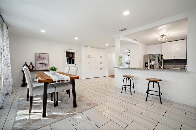 dining room with visible vents and recessed lighting