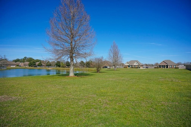 view of yard featuring a water view