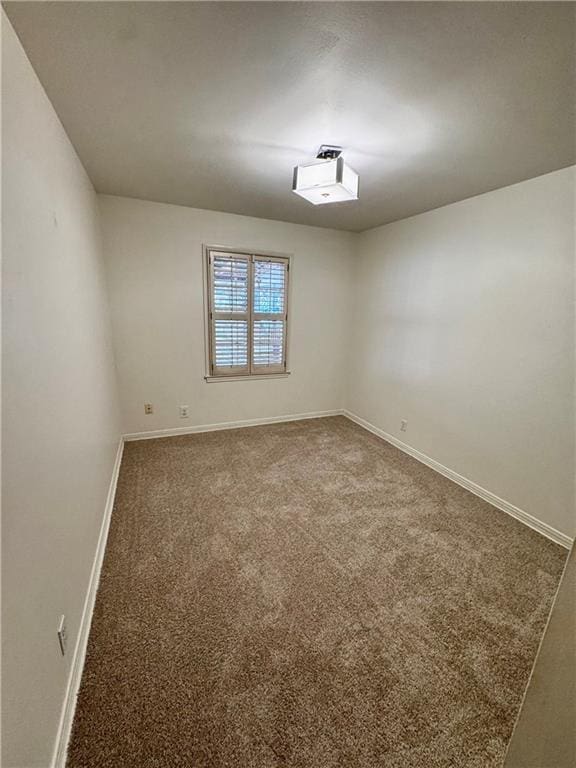 unfurnished room with carpet flooring