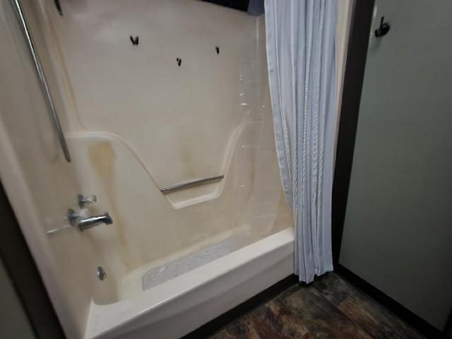 5320 Catherine Dr, Satsuma, AL 36572 - bathroom featuring shower / bath combo