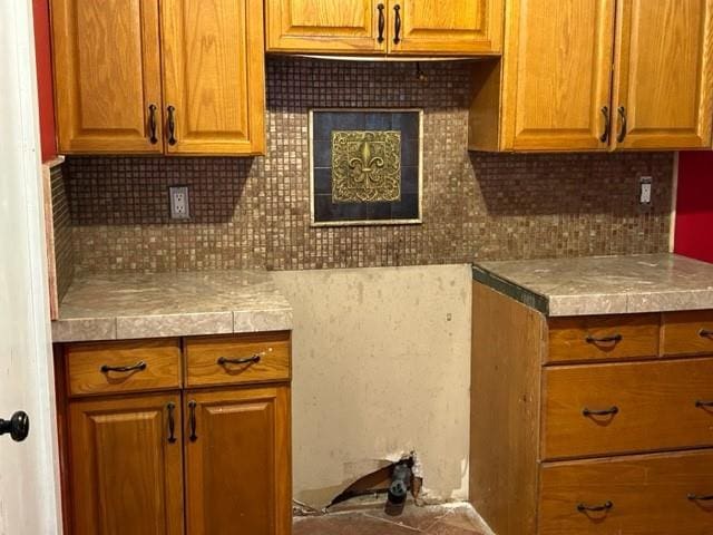 kitchen with backsplash