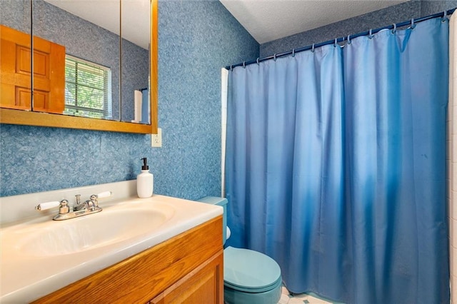 bathroom featuring toilet, a shower with shower curtain, vanity, and a textured ceiling