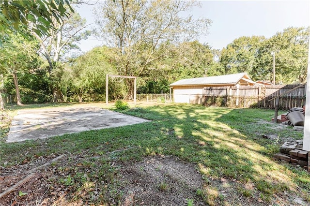 view of yard featuring a patio area