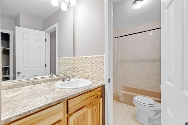 703 Townsend Cir, Chickasaw, AL 36611 - bathroom with toilet, tile patterned floors, vanity, and shower / bath combo