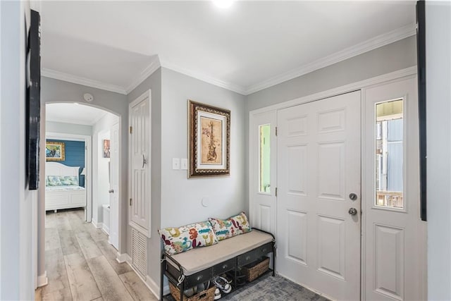 entrance foyer featuring light wood-type flooring and crown molding