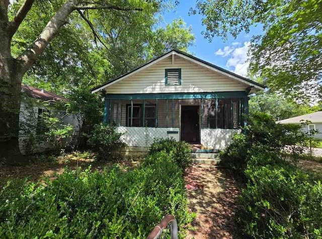 565 Cedar Ave, Mobile, AL 36603 - view of front of house with a porch