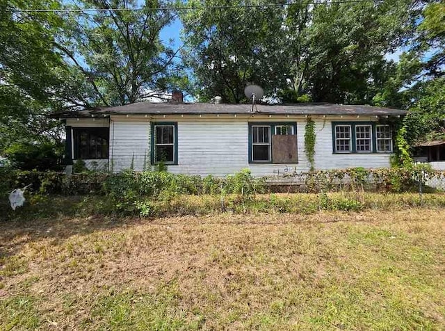 565 Cedar Ave, Mobile, AL 36603 - view of side of home featuring a lawn