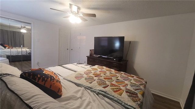 bedroom featuring a textured ceiling, ceiling fan, and hardwood / wood-style floors