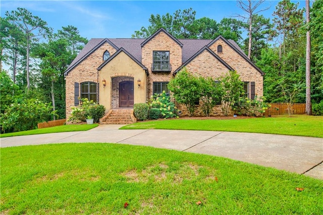 view of front of home with a front lawn