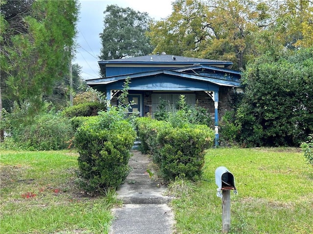 view of front of house with a front yard