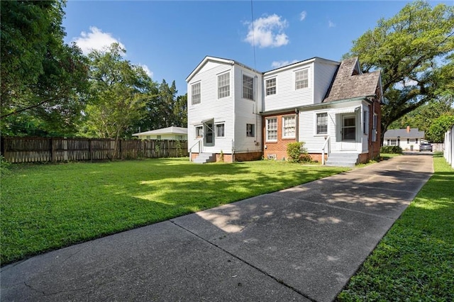 25 Benedict Pl, Mobile, AL 36606 - back of property with entry steps and concrete driveway