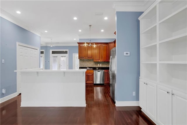 101 Fairhope Ct N Unit 16, Fairhope, AL 36532 - kitchen with appliances with stainless steel finishes, baseboards, ornamental molding, backsplash, and a center island