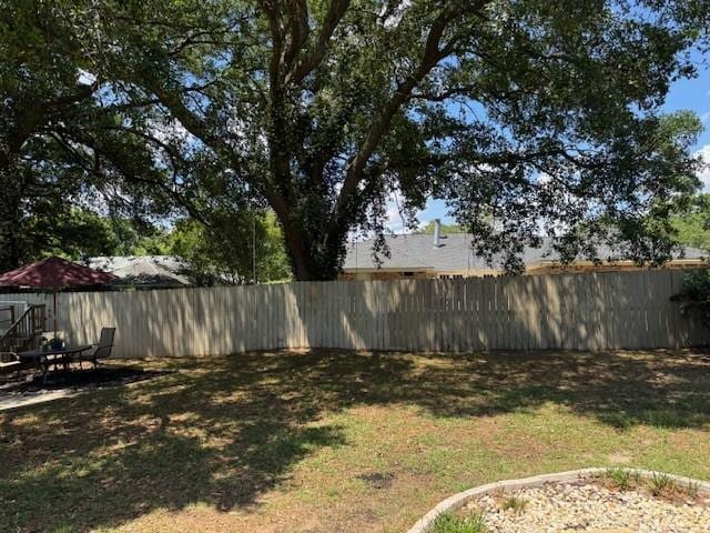 view of yard with fence