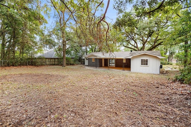 view of yard featuring a patio