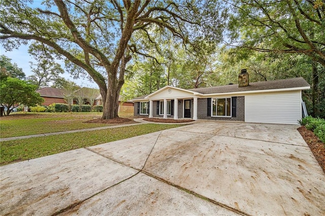 ranch-style home with a front lawn