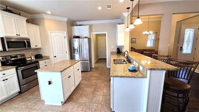 1109 Orlando Dr, Foley, AL 36535 - kitchen with appliances with stainless steel finishes, a sink, a breakfast bar area, a peninsula, and a chandelier
