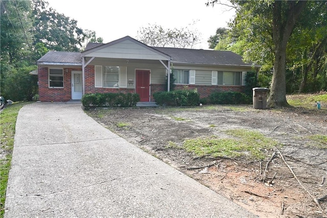 ranch-style home featuring covered porch